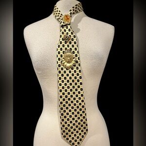 Brooch project in yellow/black. A new look everyone can wear! Statement maker!